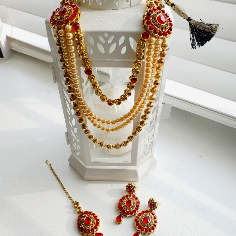 Pearls and Red Crystal 4pcs Set